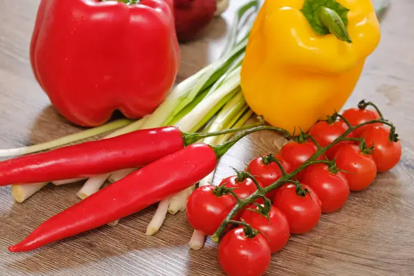 Ingredients vegetables for Burritos, tomatoes and peppers, wooden background. Top view — Stock Photo, Image