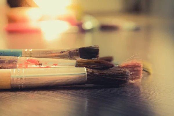 Artist paint brushes on wooden background close-up — Stock Photo, Image