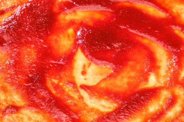 Ahşap bir gemide yemek tortilla pizza. Beyaz izole