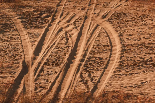 Μακροεντολή ίχνη ελαστικών υφή στην άμμο — Φωτογραφία Αρχείου