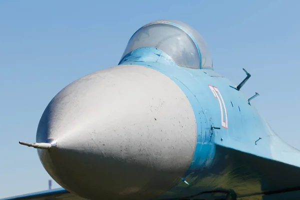 Oude Sovjet gevechtsvliegtuig. Detail cockpit van gevechtsvliegtuigen — Stockfoto