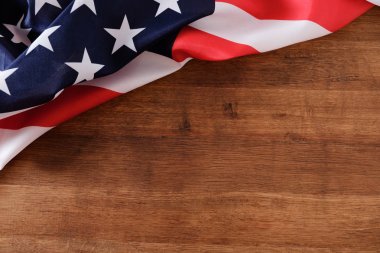 Amerika Birleşik Devletleri bayrağı ahşap zemin üzerinde