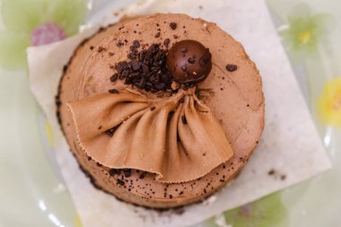 lezzetli çikolatalı pasta krema ile