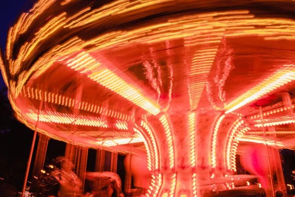 Beautiful bright carousel in amusement park,night — Stock Photo, Image