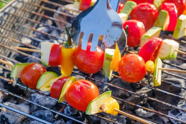 Verdure grigliata marinata barbecue sano, cottura del fuoco . — Foto Stock