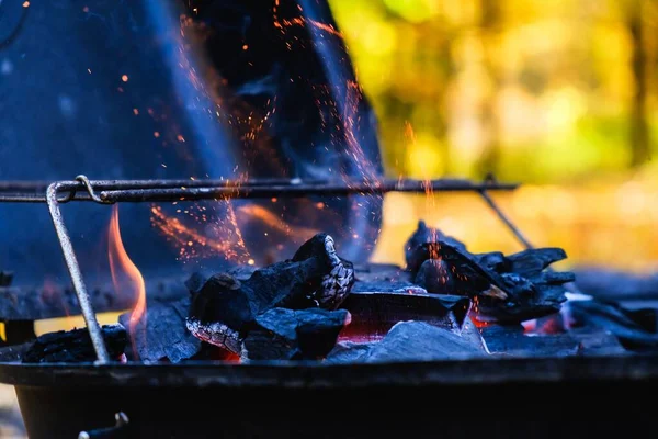 Hintergrund Kohle Feuer Flamme heiß, Rauch abstrakt. — Stockfoto