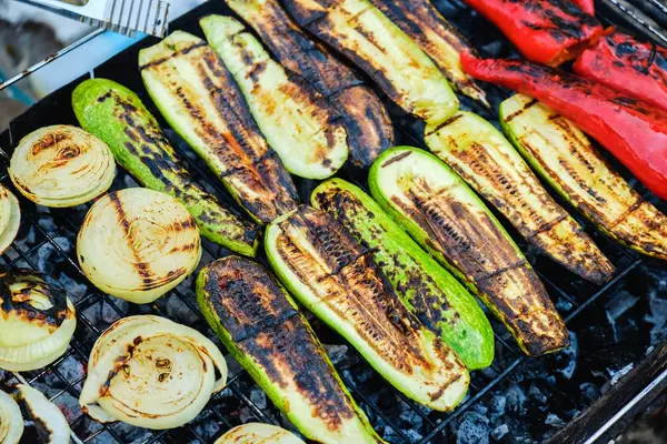 Verdure grigliata marinata barbecue sano, antipasto estivo . — Foto Stock