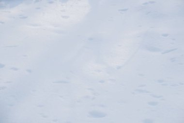 kar beyazı arkaplanı özeti kapat