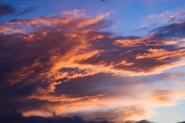 Röd Crimson Solnedgång Himmel Och Orange Mörk Kväll Sol — Stockfoto