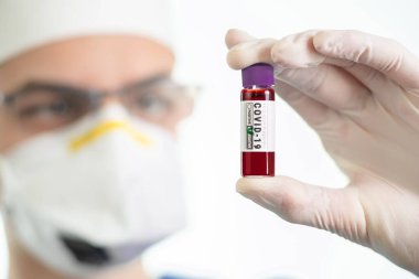 Coronavirus araştırma laboratuvarı, kan teşhisi kovid 19 olan doktor, hastalık kliniği..