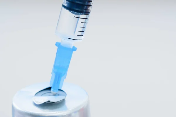 Medicin Injektionsflaskor Och Spruta Färdig För Vaccininjektion Cancerbehandling Smärtbehandling Och — Stockfoto