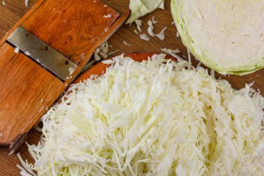 Beyaz lahana salatası ve sebze. Sağlıklı taze yemek..