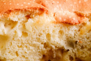 Dilimlenmiş lezzetli elmalı turta, üst manzara.