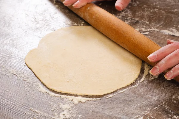 Massa Ázima Tortilhas Com Rolo Pino Mesa Cozinha Cozinhar Burrito — Fotografia de Stock