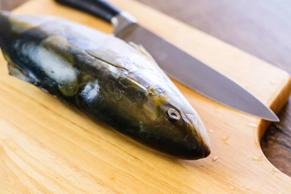 Corte Atún Crudo Trozo Comida Bordo Rojo — Foto de Stock