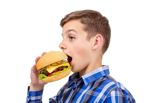 Niño Caucásico Comiendo Hamburguesa Hamburguesa Sobre Fondo Blanco Carne — Foto de Stock