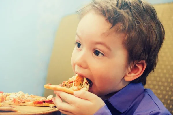Criança Com Fome Comer Pizza Fatia Fast Hungry Criança Comer — Fotografia de Stock