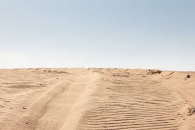Çöl kum manzarası, kumsal doğası kuru gökyüzü, sahara.