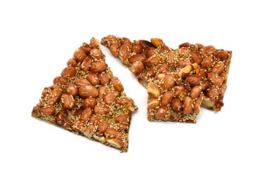 Fıstık ezmesi beyaz arkaplanda izole edildi