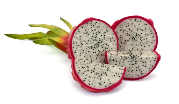 Dragon Fruit Plakjes Geïsoleerd Witte Achtergrond — Stockfoto