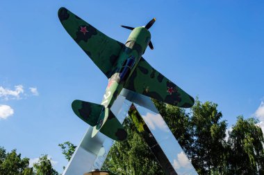 1941-1945 yılları arasında savaşı kazanan büyük pilotların anıtı.