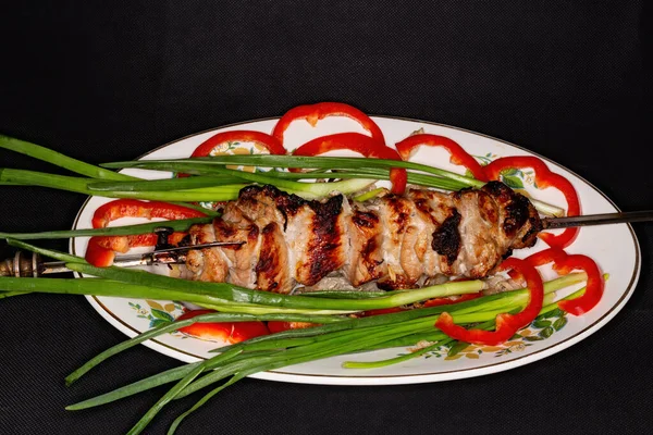 Churrasco Casa Com Legumes Auto Isolamento Fundo Preto — Fotografia de Stock