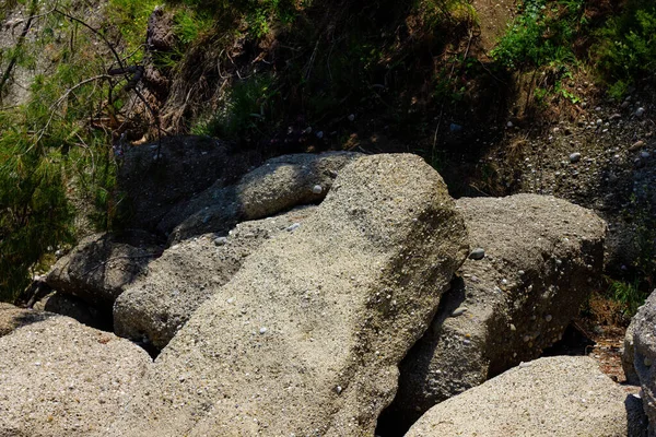 Más Rocas Orilla Una Playa Salvaje —  Fotos de Stock