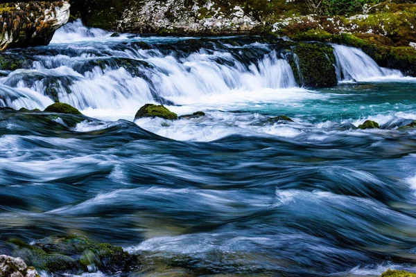 Rio Montanha Com Água Sedosa — Fotografia de Stock