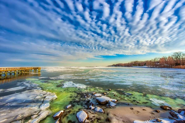 Bahía de Chesapeake congelada a finales de otoño — Foto de Stock