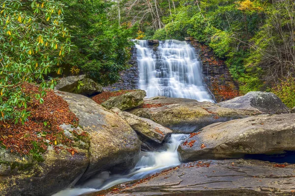 Cachoeira durante o outono nas montanhas Apalaches — Fotografia de Stock
