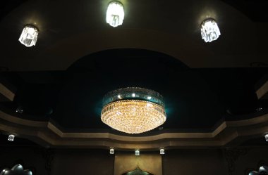 Büyük lüks avize Restoran iç