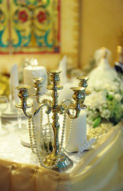 Vintage şamdan avize düğün dekor içinde