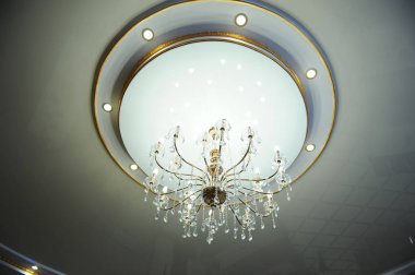 İç tavan büyük avize