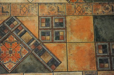 Doku kat bir mozaik tarzda döşeli