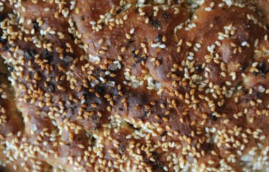 Doku susam ile taze pişmiş ekmek