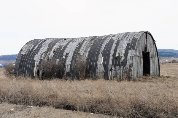 Old barn in the countryside — Stock Photo, Image