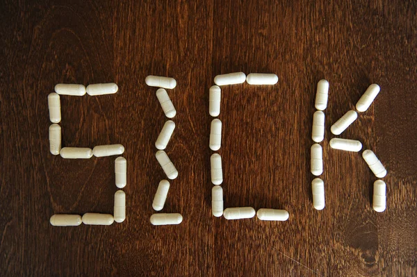 Hasta kelime hap kapsül ahşap zemin ile dışarı atılır