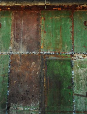Çizikler ve çatlaklar ile yeşil metal doku