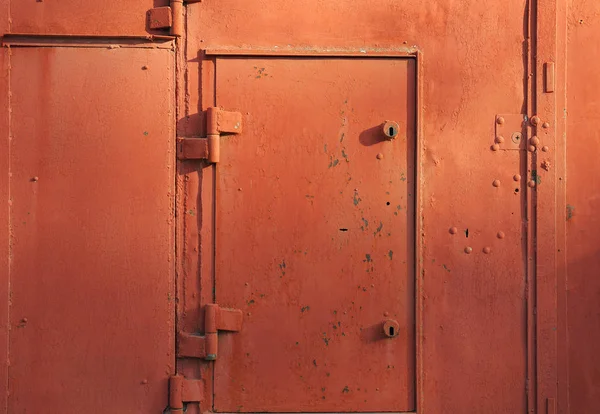 Textura de metal rojo con arañazos y grietas — Foto de Stock