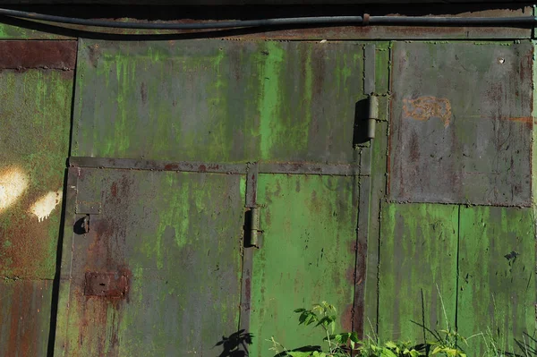 Texture metallica verde con graffi e crepe — Foto Stock