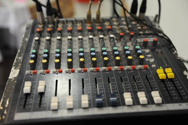 DJ ekipmanları Mikser