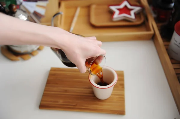 Manual brewing still life. Pouring filter coffee from decanter into cup. Bamboo board. Third wave specialty aesthetics — Stock Photo, Image