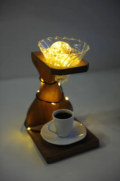 Kreative Kunst Handgemachte Lampe Aus Tropfenförmigem Kaffeeständer V60 Tropfer Und — Stockfoto