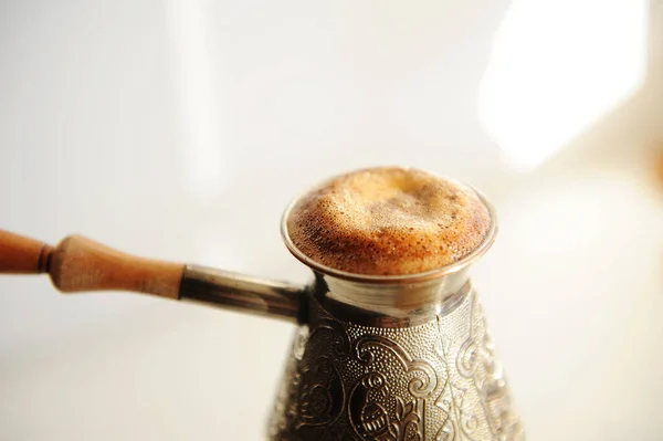 Türkischer Kaffee Wird Küfer Cezve Gebraut Hochaufragender Schaum Aus Nächster — Stockfoto