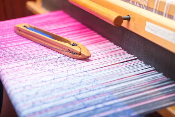 Renk warp mekikte dokuma makinesinde dokuma