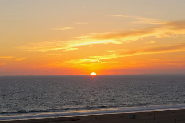 Ο Ειρηνικός Ωκεανός είναι κατά το ηλιοβασίλεμα. — Φωτογραφία Αρχείου
