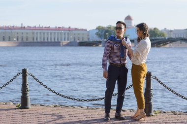 Sevgi dolu çift bir nehir 