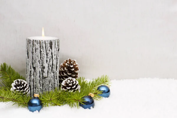 Christmas still life has the burning candle. — Stock Photo, Image