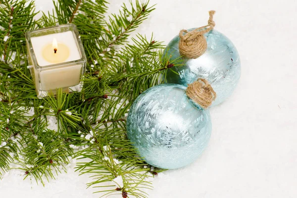 Navidad naturaleza muerta tiene la vela encendida . — Foto de Stock