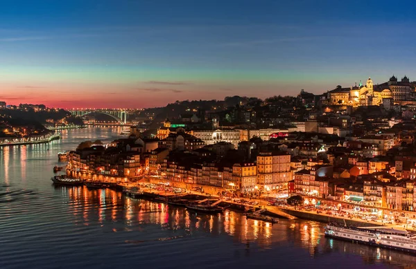 Akşam şehir Porto Portekiz.